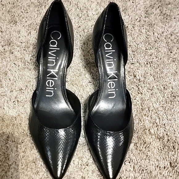 Calvin Klein Black Reptile Skin 3 Inch Heels. Like New. Pointed Toe - Picture 8 of 9